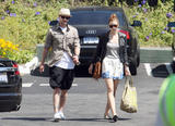 th_71803_Preppie_-_Jessica_Biel_shopping_at_Whole_Foods_in_Brentwood_-_July_4_2009_8440_122_128lo.jpg