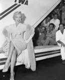 th_93306_MarilynMonroe_ArrivalInNYCForSevenYearItchPressConference_Sep-09-1954_03_122_143lo.jpg