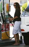 th_16466_celeb-city.org-The_Elder-Halle_Berry_2009-03-28_-_at_a_gas_station_in_Santa_Monica_360_122_191lo.jpg