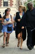 http://img205.imagevenue.com/loc412/th_14739_Blake_Lively_on_the_set_of_Gossip_Girl_in_NYC6_122_412lo.jpg