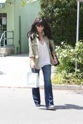 http://img205.imagevenue.com/loc452/th_09181_JLH_out_shopping_in_Beverly_Hills16_122_452lo.jpg
