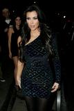 Kim Kardashian (Ким Кардашьян) - Страница 10 Th_95329_Celebutopia-Kim_Kardashian_eats_out_at_STK_in_Los_Angeles-04_122_498lo
