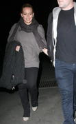 http://img205.imagevenue.com/loc532/th_213518302_Hilary_Duff_at_the_Coldplay_concert_in_Hollywood18_122_532lo.jpg