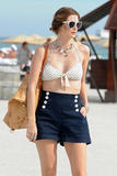 http://img205.imagevenue.com/loc118/th_91442_MischaBarton_OnthebeachinMiami_B00121_122_118lo.jpg