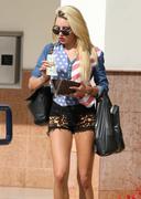 http://img205.imagevenue.com/loc167/th_231712789_Amanda_Bynes_Out_and_About_in_Woodland_Hills3_122_167lo.jpg