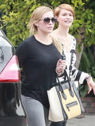 http://img205.imagevenue.com/loc179/th_217822695_Hilary_Duff_out_LA9_122_179lo.jpg