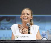 http://img205.imagevenue.com/loc398/th_48439_Blake_Lively_Green_Lantern_panel_ComicCon11_122_398lo.jpg