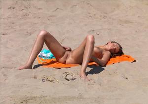 Nude Beach Girl [58 Pics]-n69m6ova3l.jpg