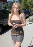 http://img205.imagevenue.com/loc462/th_47465_celeb-city.org_Hilary_Duff_candid_Katsuys_03-17-2008_002_123_462lo.jpg